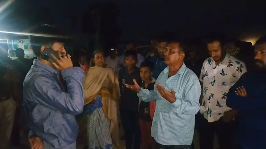 Residents Block Road Protesting Dust Pollution from Bypass Construction