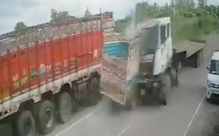 Head-On Collision in Kanpur Claims Lives of Two Drivers