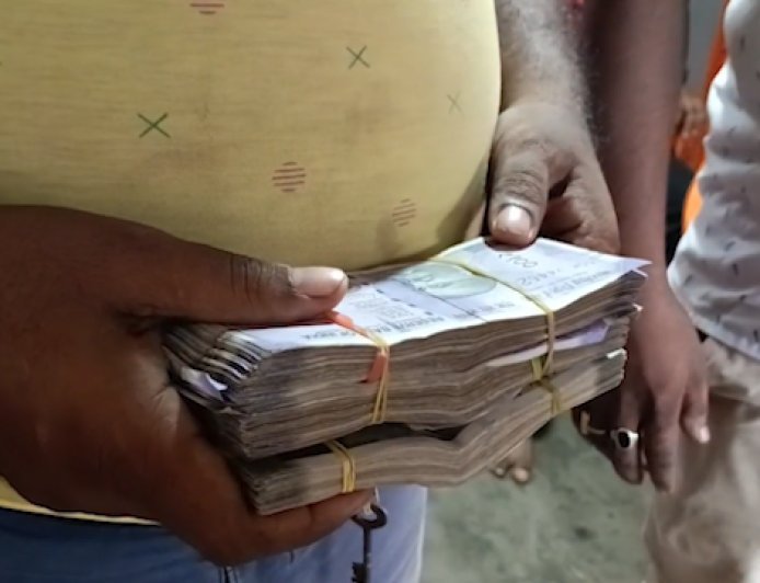 Auto Driver Wins Praise for Returning Lost Cash Bag in Udaipur